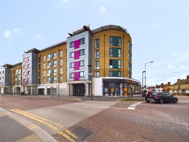 Flat for sale in Wallington, Greater London