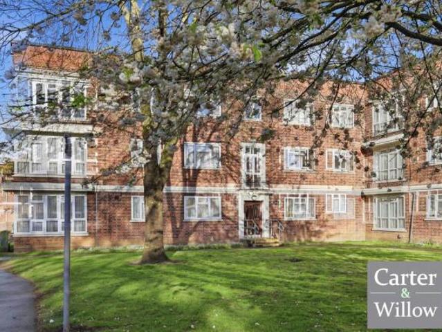 Flat for sale in Barking, Greater London