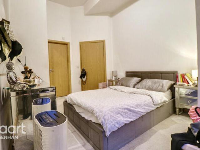 Flat for sale in Dagenham, Greater London