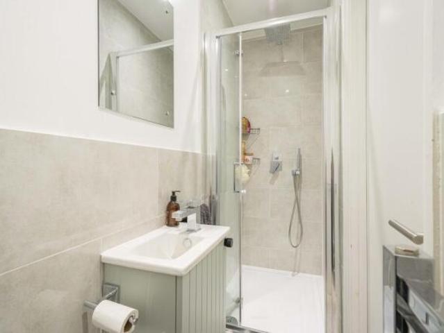 Flat for sale in Cat Hill