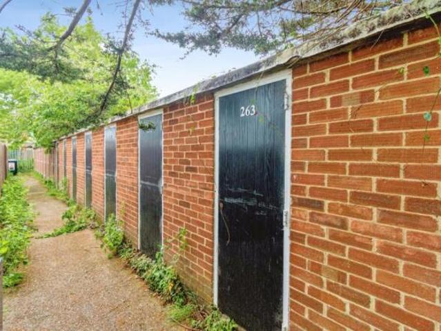 Flat for sale in Barton Stacey, Hampshire