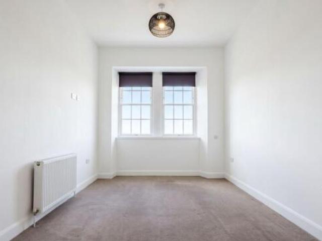 Flat for sale in Juniper Green, Scotland