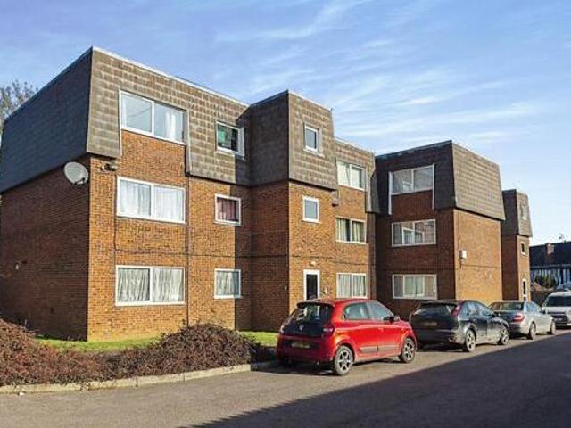 House for sale in Luton