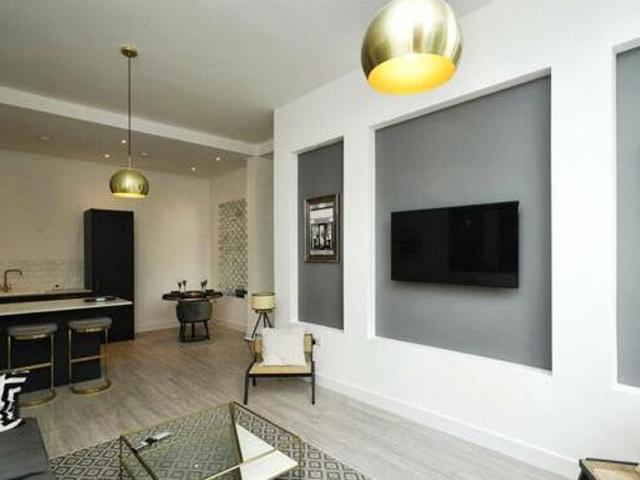 House for sale in Luton