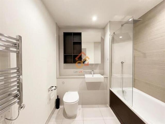 Flat for sale in Wembley, Greater London