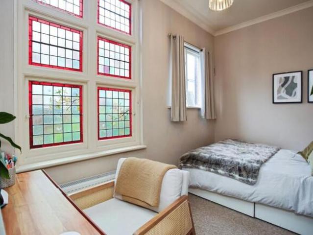 Flat for sale in Broadwater Down, Sandown Park