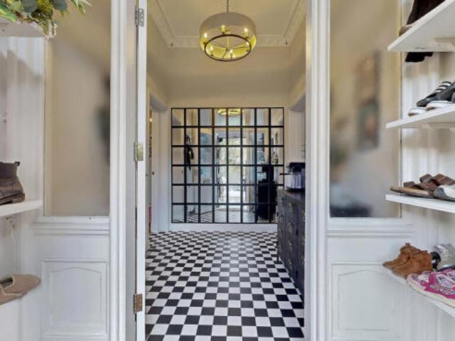 Flat for sale in Kelvinside, Scotland