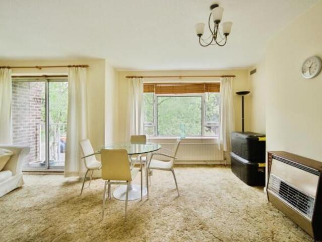 Flat for sale in Wanstead, Greater London