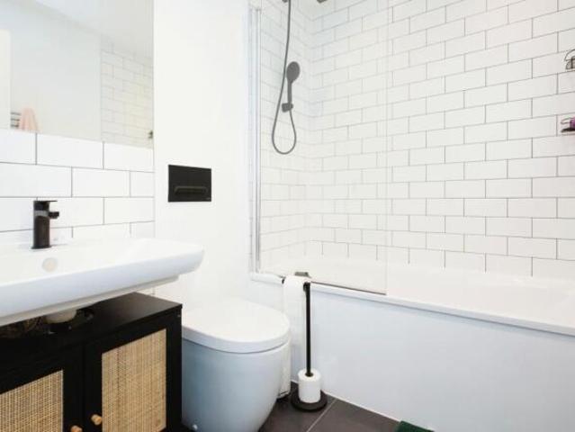 Flat for sale in Georgia, Greater Manchester