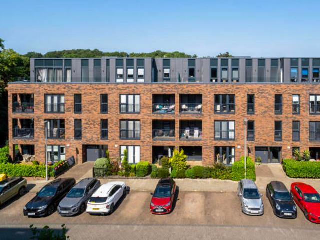 Flat for sale in Langside, Scotland