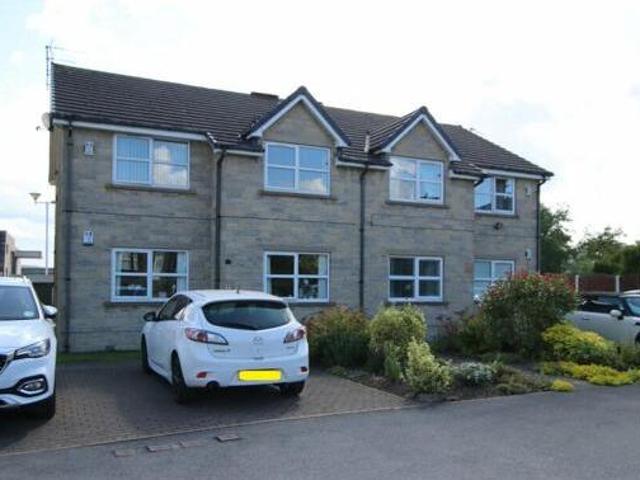 House for sale in Mapplewell, South Yorkshire