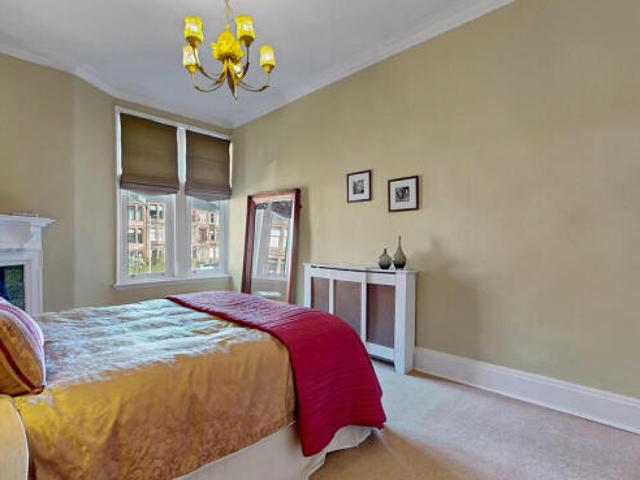 Flat for sale in Broomhill, Scotland
