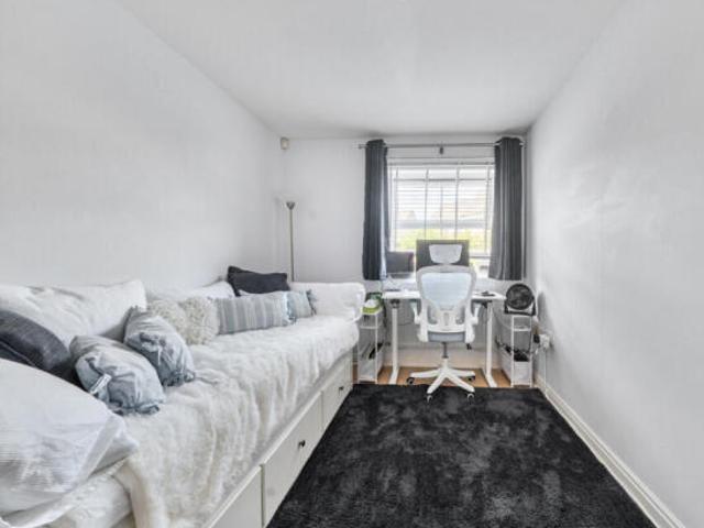 Flat for sale in Barton Stacey, Hampshire