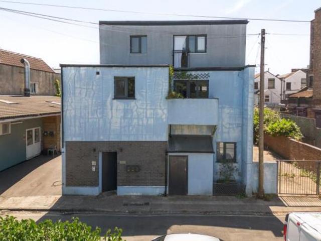 Flat for sale in Feckenham, City Of Bristol