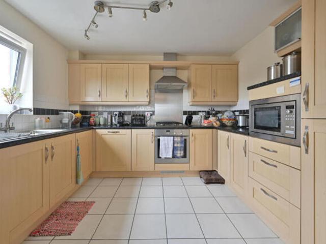 Flat for sale in North Watford, Hertfordshire