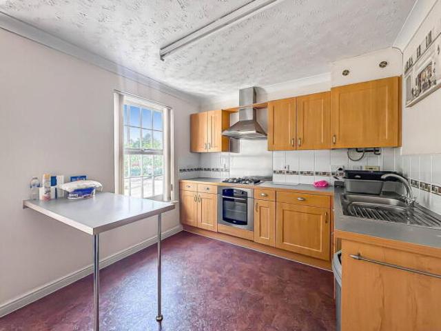 Flat for sale in Gloucester, Gloucestershire