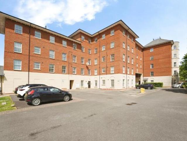 Flat for sale in Wotton Pitch, Gloucester