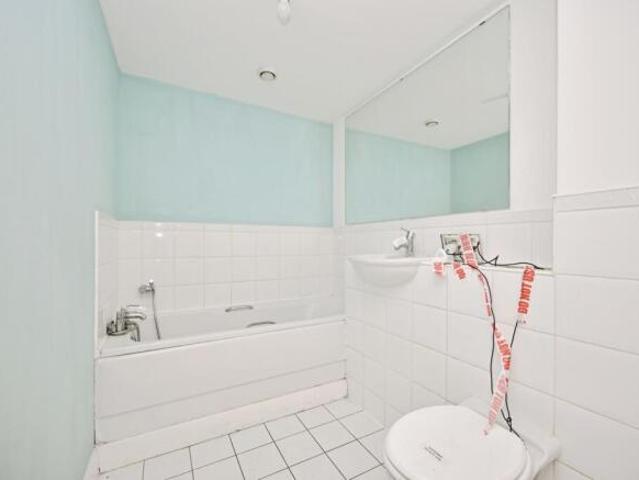 Flat for sale in Allington, Midway
