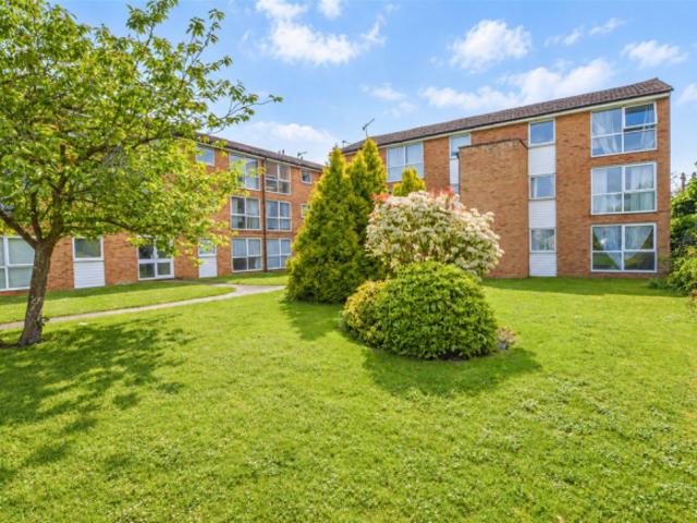Flat for sale in London Colney, St Albans