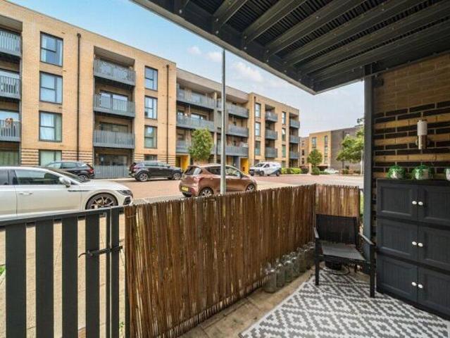 Flat for sale in Cat Hill, England