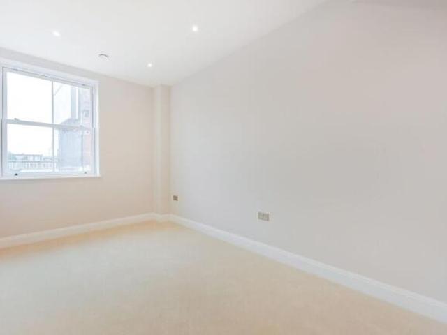 Flat for sale in London Borough of Merton, South Wimbledon
