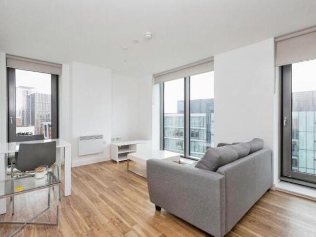 Flat for sale in Salford Quays, Salford