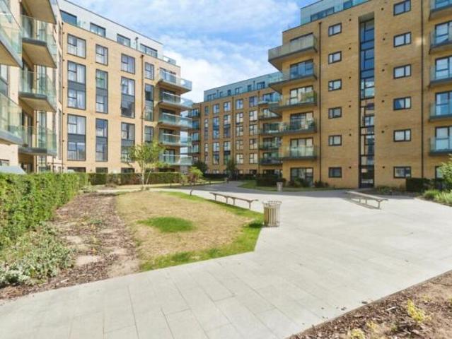 Flat for sale in Monks Orchard, Kent