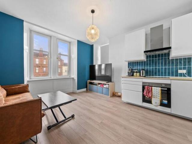 Flat for sale in Chelmondiston, Suffolk