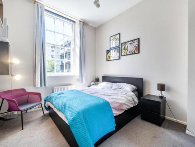 Flat for sale in Fulflood, Hampshire