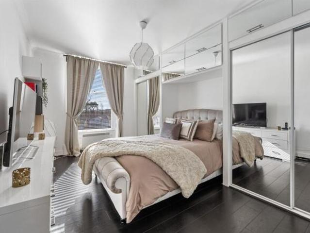 Flat for sale in Barrhead, Scotland