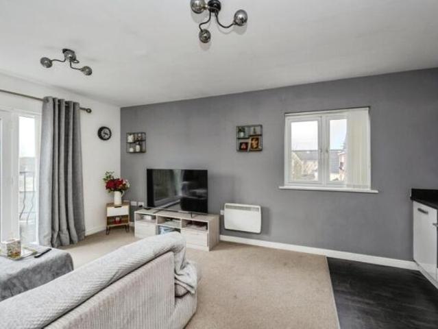 Flat for sale in Gorseinon, Wales