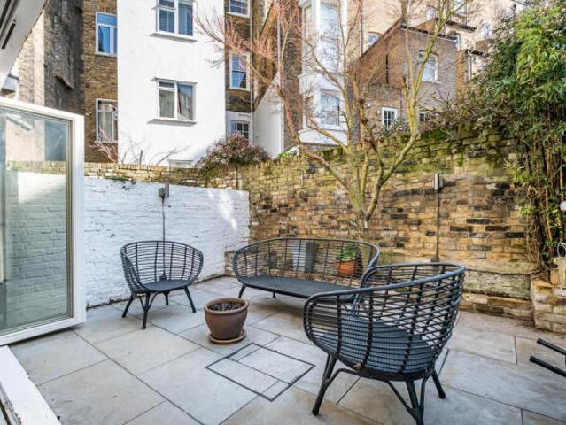 Flat for sale in Cat Hill
