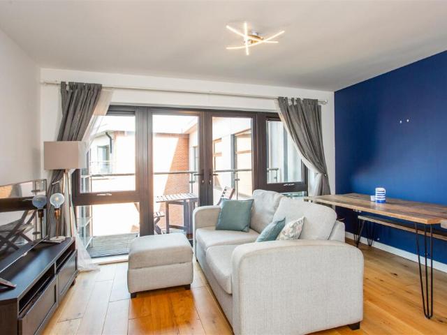 Flat for sale in Bow