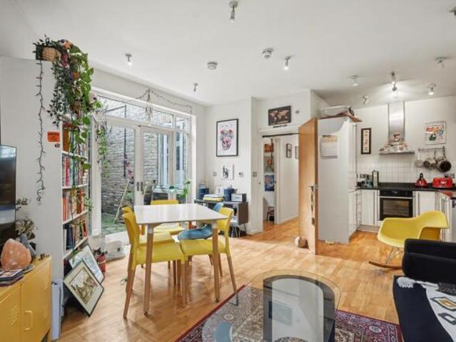 Flat for sale in Cat Hill