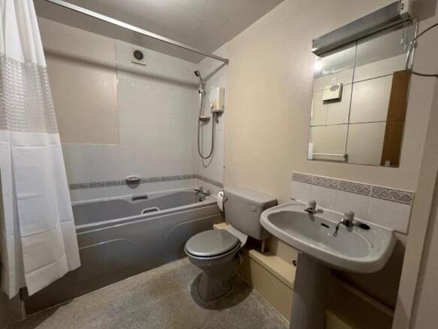 Flat for sale in Huddersfield, West Yorkshire