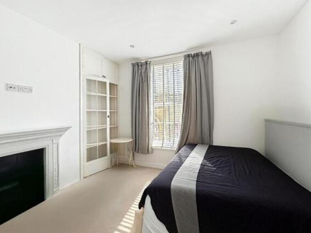 Flat for sale in Key Street, Suffolk