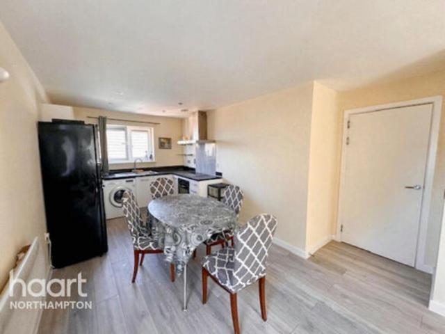 Flat for sale in Northampton, Northamptonshire