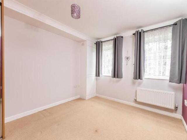 Flat for sale in Farsley, West Yorkshire
