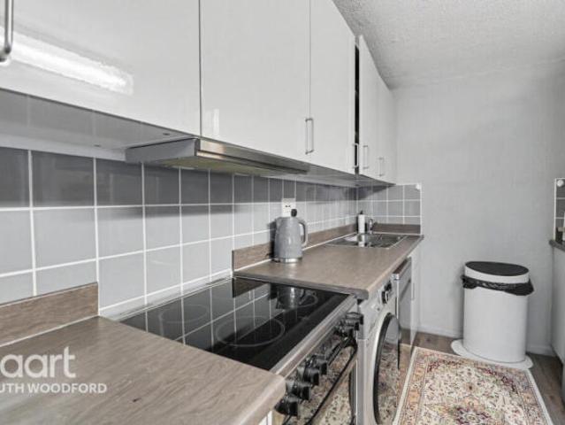 Flat for sale in Woodford Green, Greater London