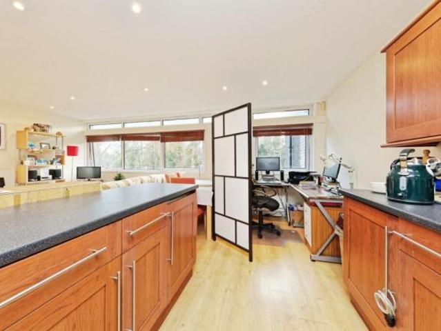 Flat for sale in The Bridge, Kent