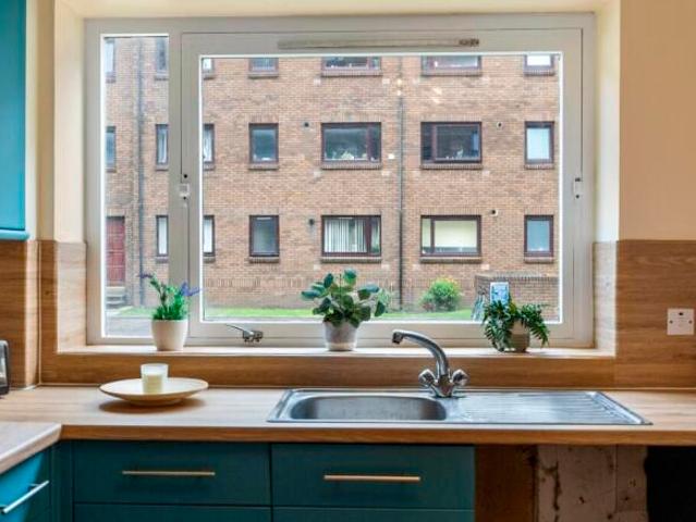 Flat for sale in Newington, Scotland