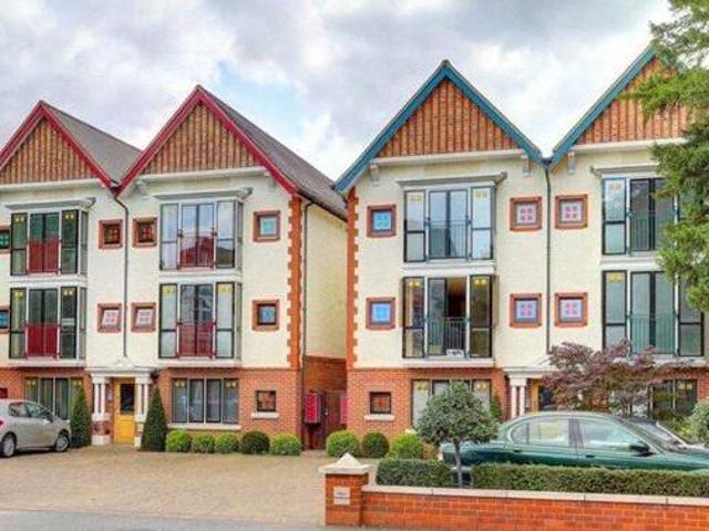 House for sale in Royal Borough of Kingston upon Thames, Greater London