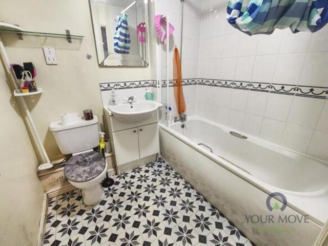 Flat for sale in Brompton, Chatham