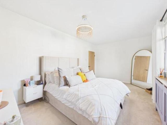 Flat for sale in Cambuslang, South Lanarkshire