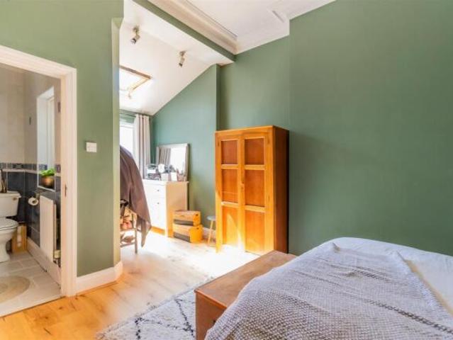 Flat for sale in Roath, Wales