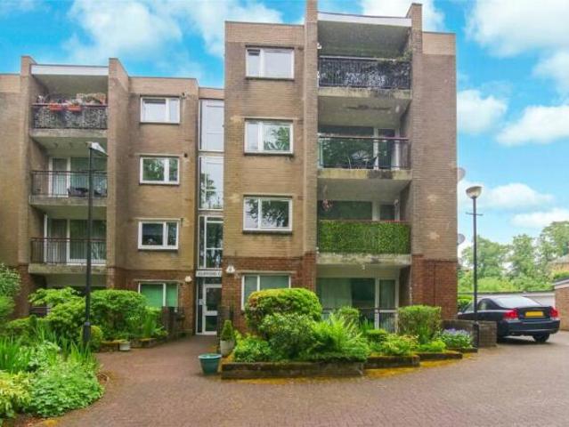 Flat for sale in Pollokshields, Scotland