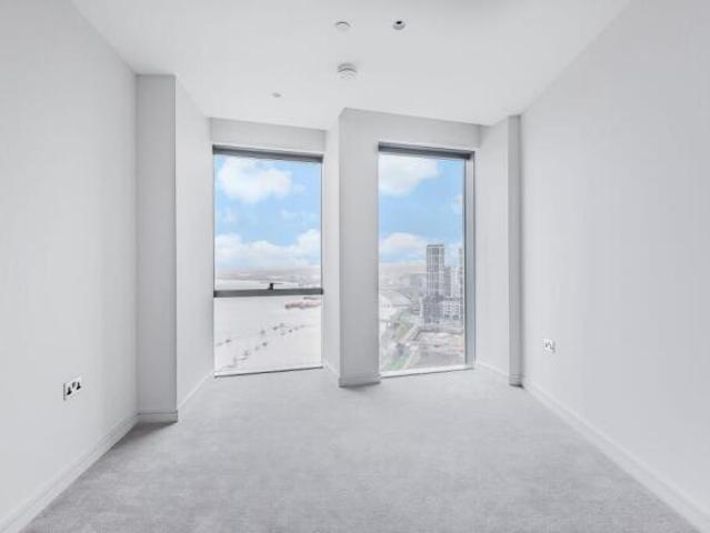 Flat for sale in Greenwich Peninsula, Greater London