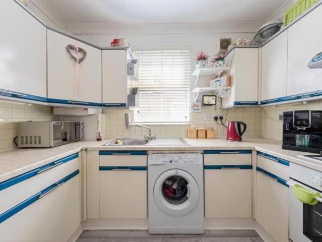Flat for sale in Leytonstone, Greater London