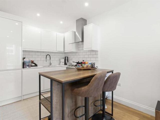 Flat for sale in Fulham, Walham Green