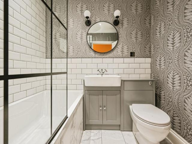 Flat for sale in Calderstones